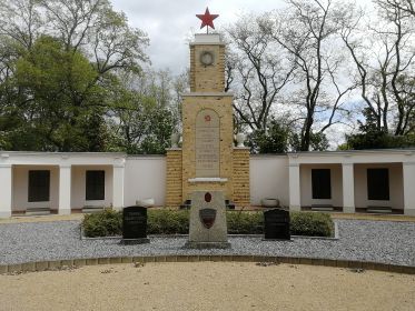 Место захоронения Новопокровского И.М. воинское мемориальное кладбище возле г. Лебус (Германия)