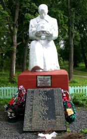 Памятник погибшим в местечке Смоляны Витебской обл., где захоронен мой дедушка Ершов Петр Алексеевич