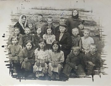 Филиппова (Катрунцева) Наталья Семеновна - учительница 4 класса школы в д.Ключаревские Выселки (06.05.1945)