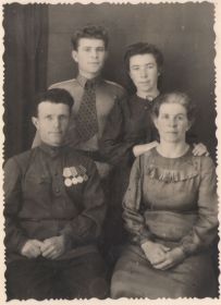 Семейное фото после войны
