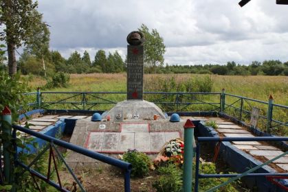 братская могила у д. Великое Село Старорусского района Новгородской области