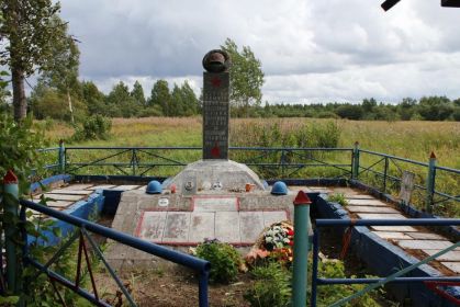 братская могила у д. Великое Село Старорусского района Новгородской области