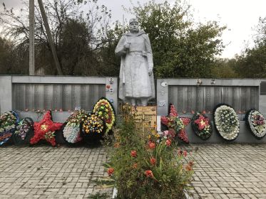 Фото братской могиле в Калужской области
