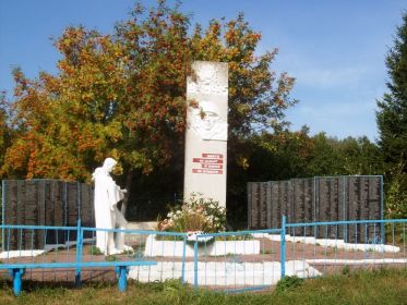 Братская могила в деревне Трудки