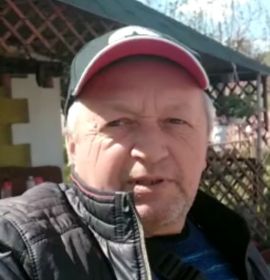 Виктор Ступак вывез забор земли с Украины в Германию, где работает водителем, и на границе с Нидерландами, недалеко от De Poppe, передал российскому водителю-дальнобойщику Андрею Ракланову.