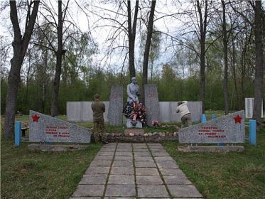 место перезахоронения в 1958 гбратская могил Псковская обл., Себежский р-н,д.Старицы