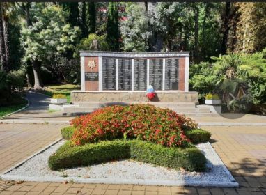 Мемориал  Воинам Хостинцам , погибшим в годы Великой Отечественной войны.