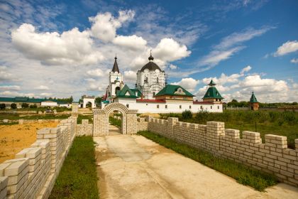 Свято-Духов монастырь в Орловской области.