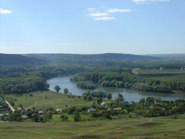 Пейзаж Молдавии. Река Прут.