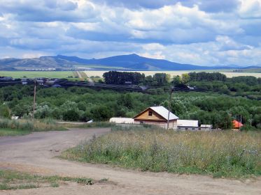 Д.Барановка. Вид на гору Ревнюха. Змеиногорский район Алтайского края.