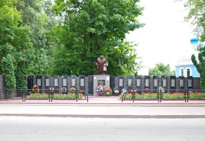 Братская могила, где похоронен Цыплаков Пётр Николаевич