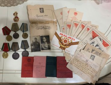 Благодарность за осв.гКеречь ,осв.Севастополя,овл.Г.Берлин ,освоб.Таманского полуострова,за отлич.боевые действ,овл.г.Калиш,овл.г. Франкфурт на Одерд ,Ландсберг,Мезкритц,швибус и цюллиау