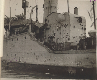 Фото разрушений СКР Буря 09.1941 года после вражеского артабстрела