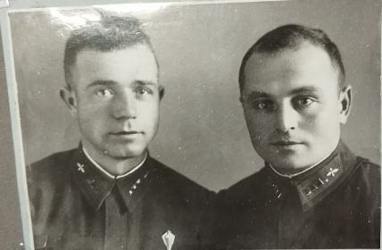Фото из архива Еникеева Б.М.  315рап КОВО г.Киев Два друга ст. лейтенант штурман Еникеев Б.М.(после финской войны) и ст. лейтенант летчик Колодяжный С.А. ноябрь 1940г.
