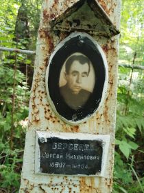 вид памятника на старом кладбище, лето 2025 год.