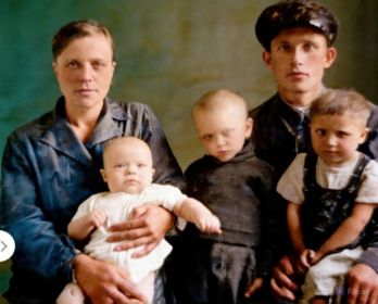 Рогов Александр Митрофанович с семьей. 1942