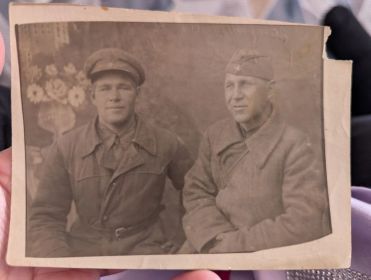 На фото Иван Федорович Яганов , 1914 гр и его сослуживец Пушкарев!