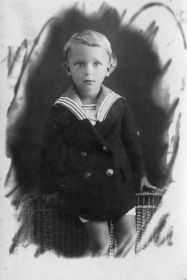 Сын Валерий Маркович Деревянко 1943 год