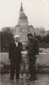 с сыном Владимиром и внучкой Ангелиной 1985г.