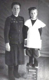 Поспелова Наталья Васильевна, 1913 г.р. и Поспелова Люда, 1941 г.р.