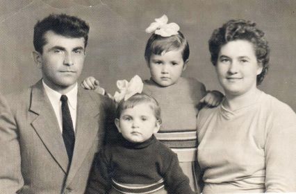 Семья дочери Клавдии Доленкиной (по мужу Делевой). Фото 1965 год.