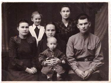 Терегулов Х.К. с семьёй и родными (15.09.1948)
