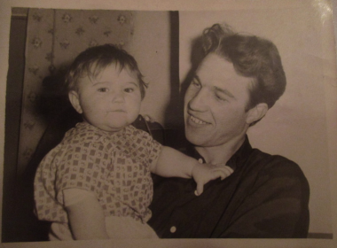 Младший брат Николай с дочерью Лией. фото 1964 г.