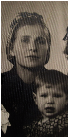 мама и я.  1954 год.