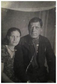 Иван Матвеевич с женой. Предвоенное фото, 1941 год.