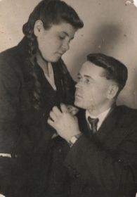 Сестра Александра Майникова (Полякова)  и двоюродный брат Иван Поляков, фронтовик