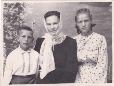 12.07.55. Сын Валерий, жена Елизавета, дочь Тамара по окончании 10-го класса.