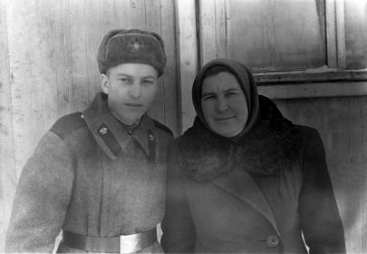 Сын Николая Степановича, Николай с матерью Анной Васильевной.