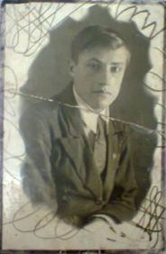 Средний сын: Евсей Степанович Жабин. Погиб на войне.