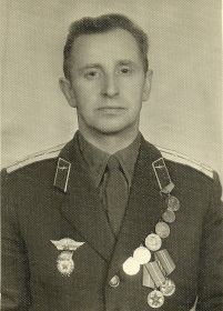 Мой дядя Николай Петрович Бобриков, младший брат моего папы, участник ВОВ с 18 лет, служил в армии до 1979 г. фото 1970 г. 