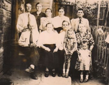 Котеняткины во время встречи в Саратове в 1958 году.