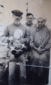 Отец Никита Петрович, мать Просковья, брат Семён и его сын Юрий