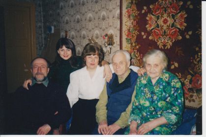 Зять Владимир, дочь Татьяна, внучка Анна, Викентий Иванович и Варвара Лаврентьевна