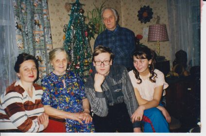 Отец - Викентий Иванович, мать Варвара Лаврентьевна, дочь Нина, внук Александр и внучка Анна