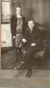 На фото: Федорова (Силина) Мария Ивановна - сестра Леонида Ивановича и ее муж - Силин Григорий Иванович. Фото 1930 года