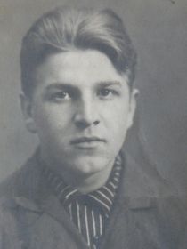 Старший брат, мой отец Викторин. Погиб на Финской войне