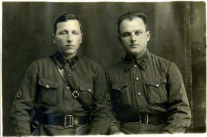 Наумец Фёдор со своим братом Борисом Наумец зима 1942 год