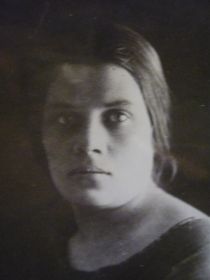 Жена Расторгуева Алма Яновна.