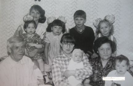 С любимыми внуками 1987 год
