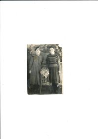 Дочь вторая Мусина Минегале, моя мама Зайнап (на фото справа)