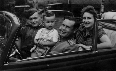 С сыном, 1947 г.