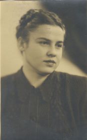 Ольга Ефимовна Гоцуляк 1922-1994гг. Жена.Работала в блокадном Ленинграде на Кировском заводе