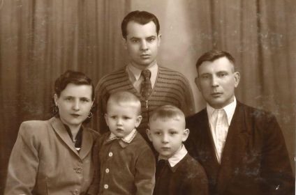 Сестра Софья с мужем и детьми, брат Артём 1961г. г. Одесса