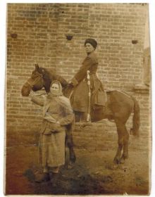 Проводы на фронт отца Сагайдак Захария Петровича.Октябрь 1941 г. Погиб в октябре 1942 г.