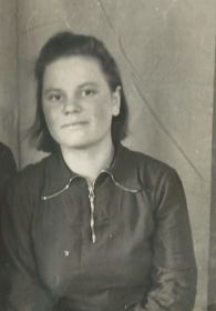 Сестра Ложешникова (Кулакова) Клавдия Михайловна