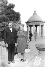 Дед с бабушкой на отдыхе в Пятигорске. 70-е годы.